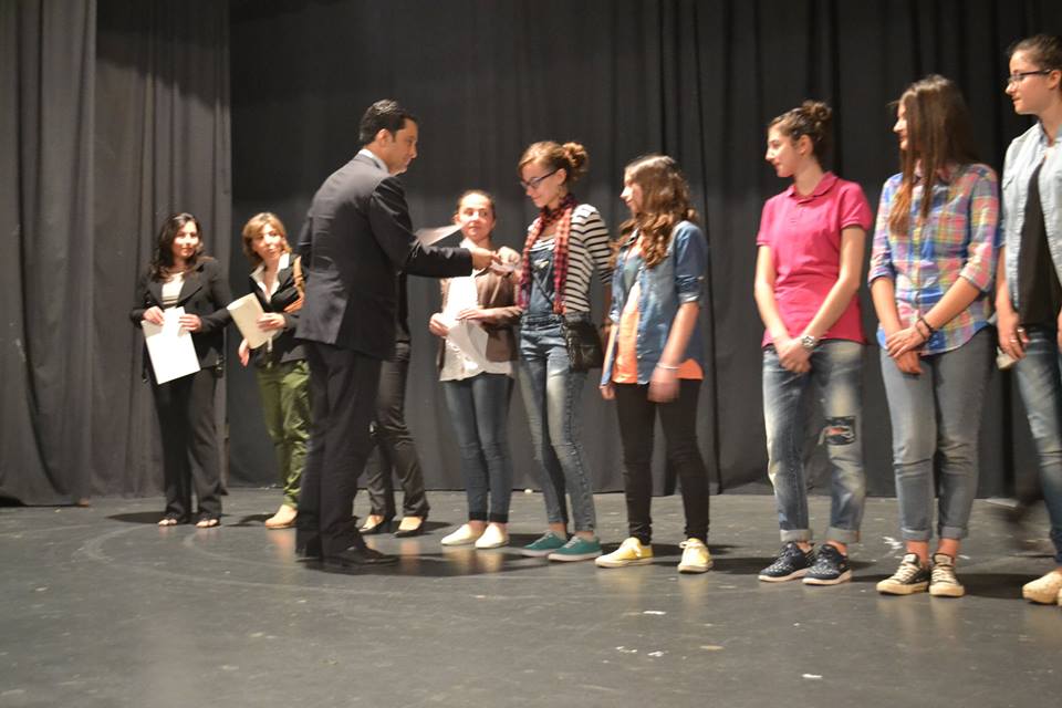 9 fest paid theatr dipethe