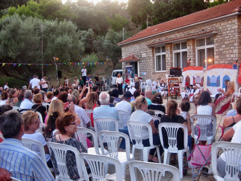paradosiakos gamos 19