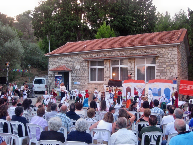 paradosiakos gamos 22