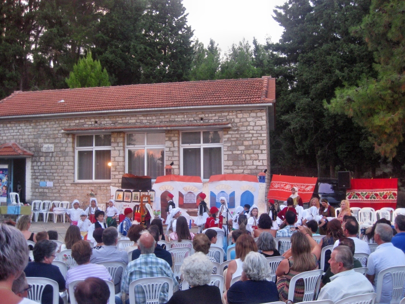 paradosiakos gamos 24