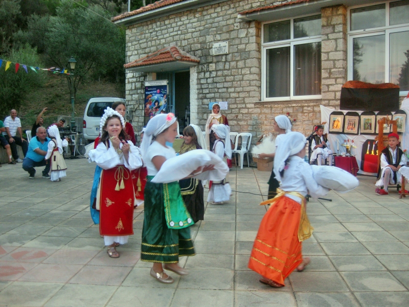paradosiakos gamos 25