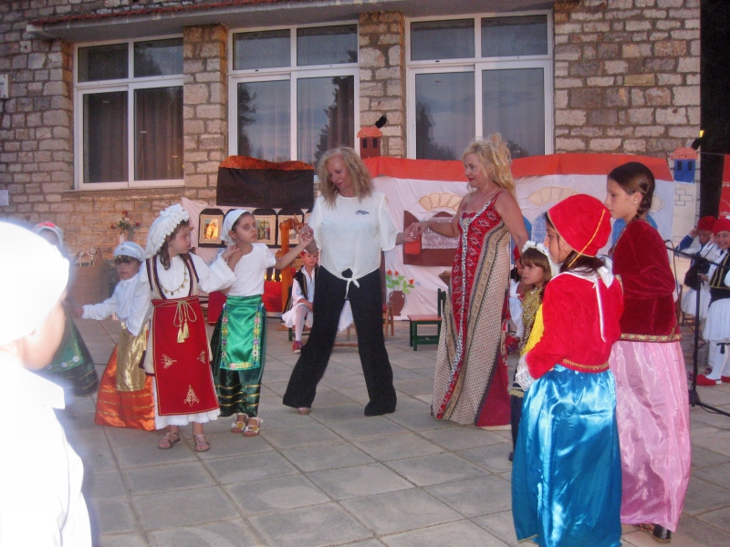 paradosiakos gamos 41