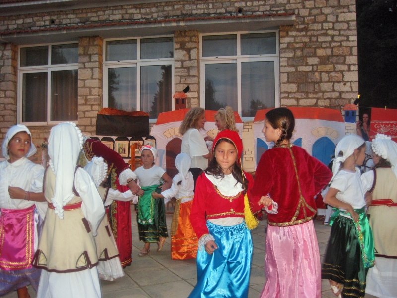 paradosiakos gamos 42