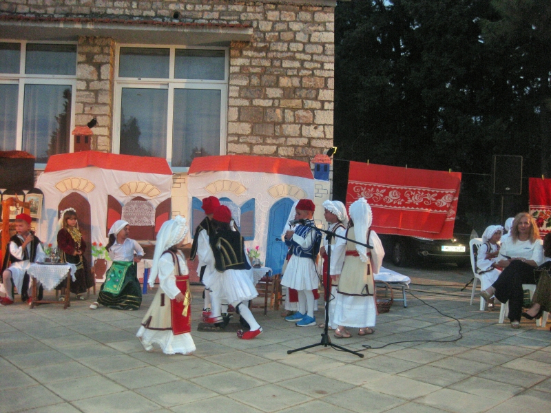 paradosiakos gamos 43