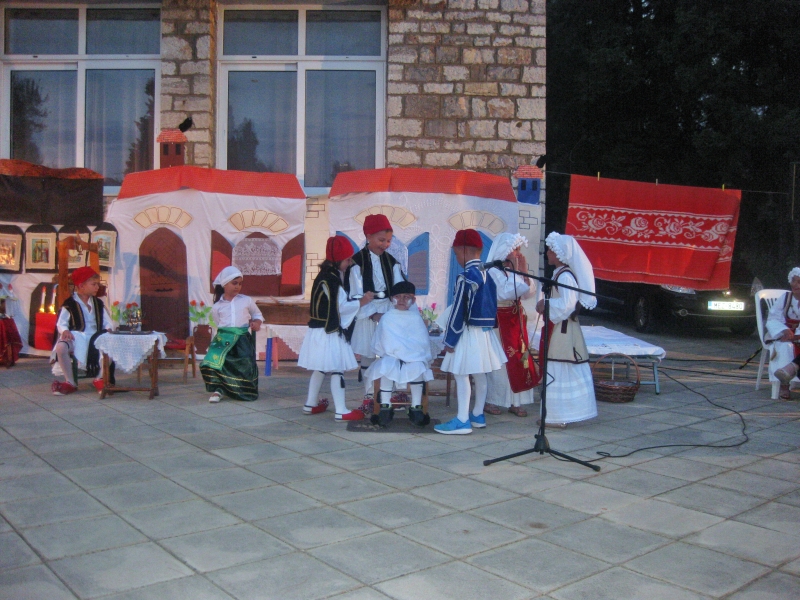 paradosiakos gamos 44