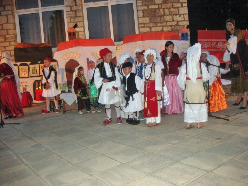 paradosiakos gamos 46