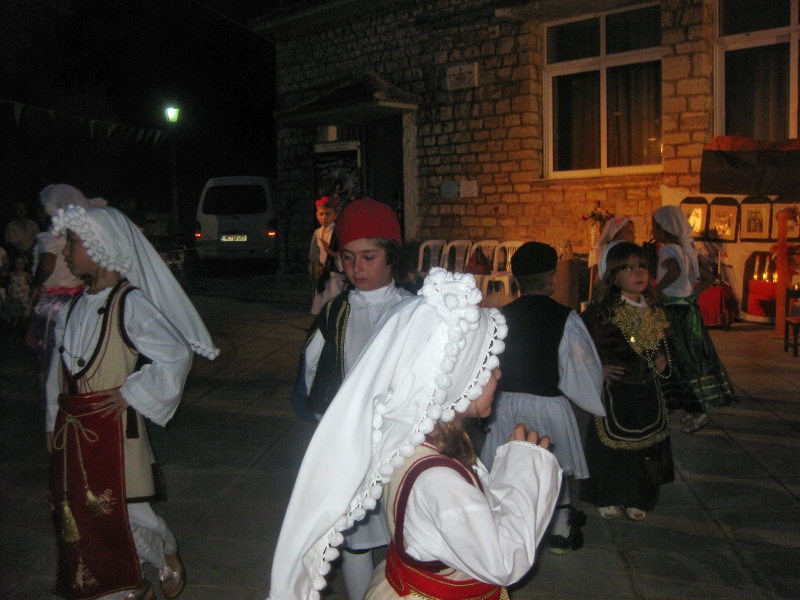 paradosiakos gamos 51