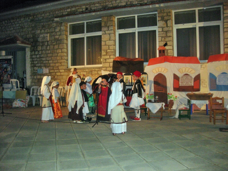 paradosiakos gamos 53