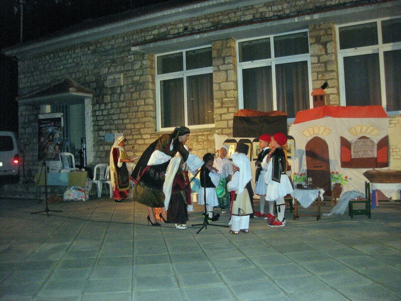 paradosiakos gamos 54