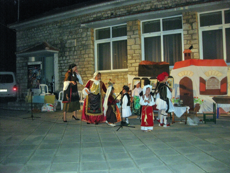 paradosiakos gamos 55