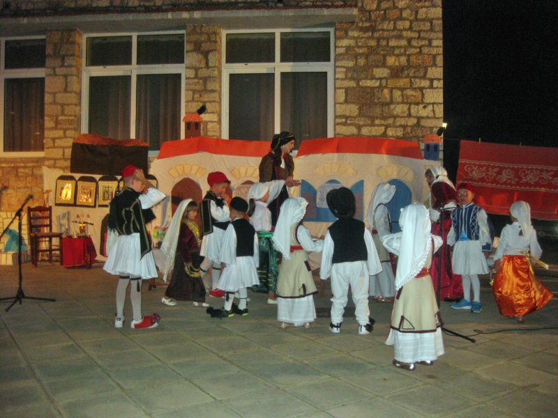 paradosiakos gamos 56