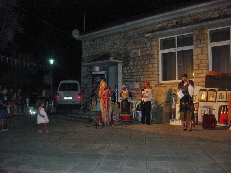 paradosiakos gamos 68