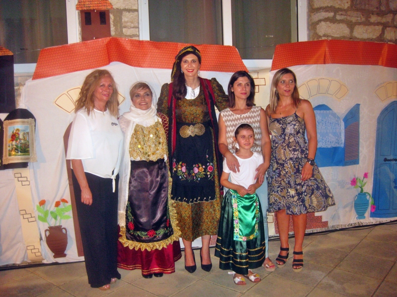 paradosiakos gamos 76