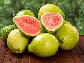 Το φρούτο του βασιλιά Βαραββά: Ρίχνει τη χοληστερίνη, βελτιώνει την πέψη και «θωρακίζει» από τον καρκίνο