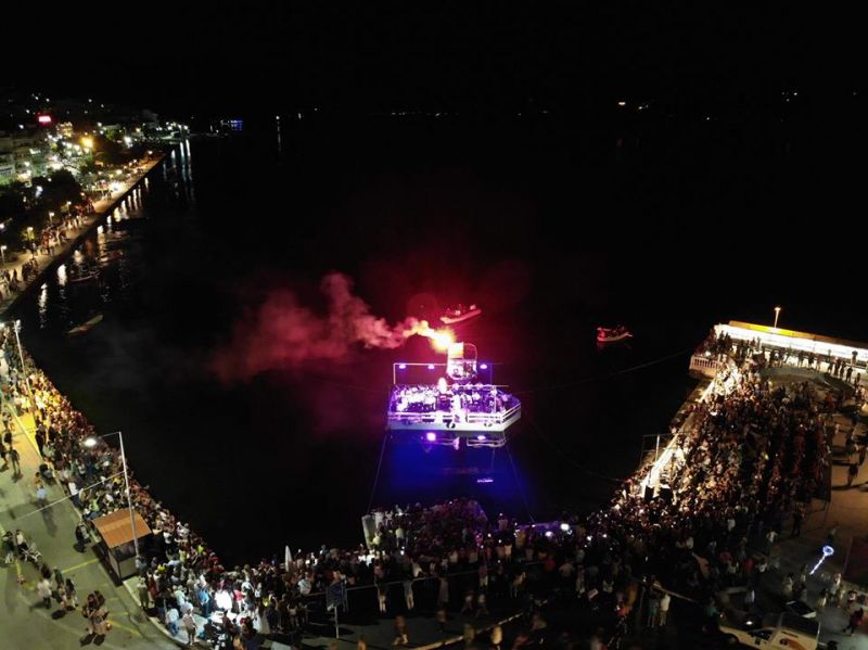 &quot;Βούλιαξε” από κόσμο η Αμφιλοχία στη συναυλία του Διονύση Σαββόπουλου (φωτο &amp; βίντεο)