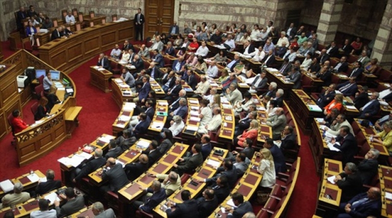 Μειώνονται οι μισθοί υπουργών, βουλευτών και στελεχών του Δημοσίου