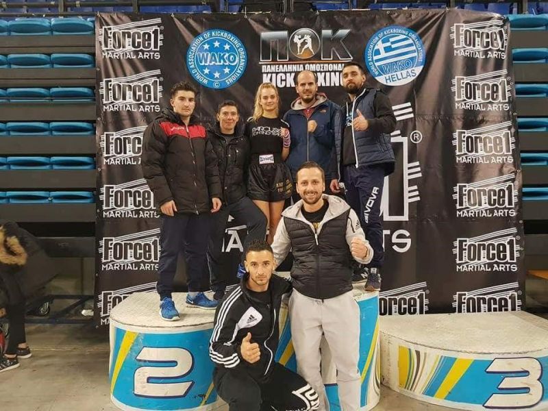 Πρωταθλητής Ελλάδος και αήττητος στο kick Boxing  για 3 συνεχόμενη χρόνια παρέμεινε ο  Τσακανικας Θωμάς του ΑΣ ΘΗΣΕΑΣ ΑΙΤ/ΝΙΑΣ.