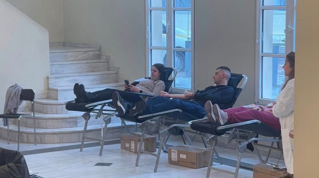 Αγρίνιο: Έκτακτη εθελοντική αιμοδοσία στο Παπαστράτειο Μέγαρο- Σπεύδουν να προσφέρουν οι συμπολίτες