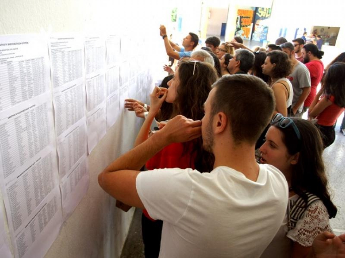 Η βάση εισαγωγής και η μείωση εισακτέων στα ελληνικά πανεπιστήμια