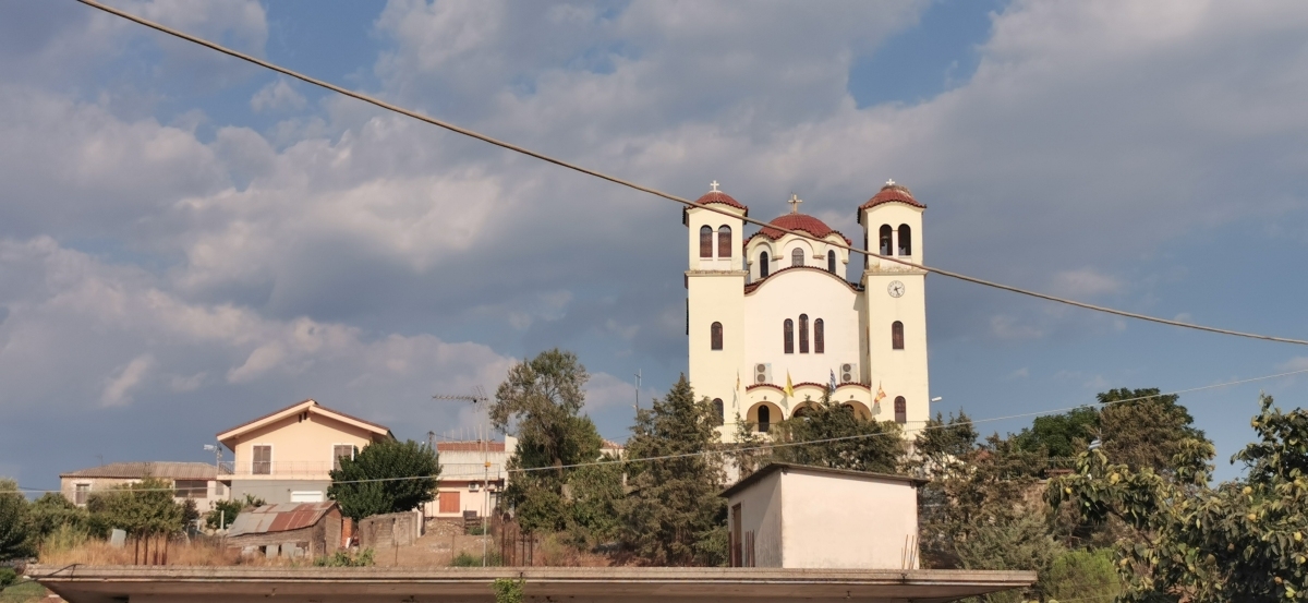 Την αντίθεσή του εκφράζει το τοπικό συμβούλιο Μάστρου για τον χώρο που επέλεξε η Δημοτική Αρχή να πραγματοποιηθεί η προγραμμαρισμένη για τις 14 Αυγούστου &quot;Λαϊκη Βραδιά&quot;