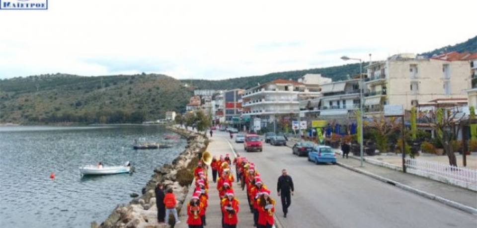 Ζωντανά τα κάλαντα από την κεντρική πλατεία της Αμφιλοχίας