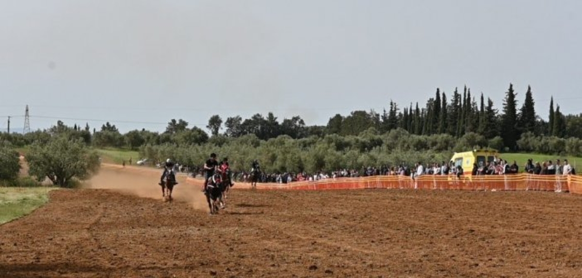 Μεσολόγγι: Αναβίωσαν οι ιπποδρομίες στον Άγιο Γεώργιο