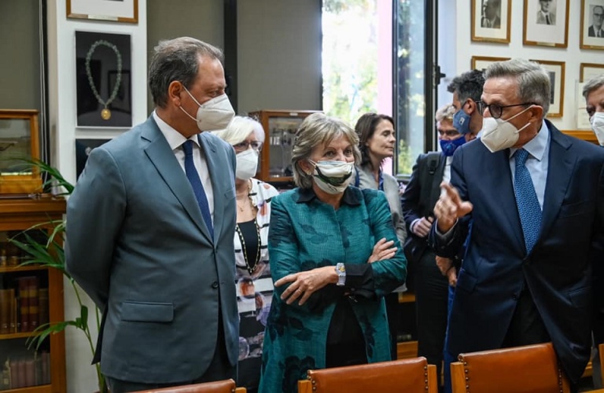 Ξενάγηση της Επιτρόπου Συνοχής και Μεταρρυθμίσεων Ελίζας Φερέιρα στο Μπενάκειο