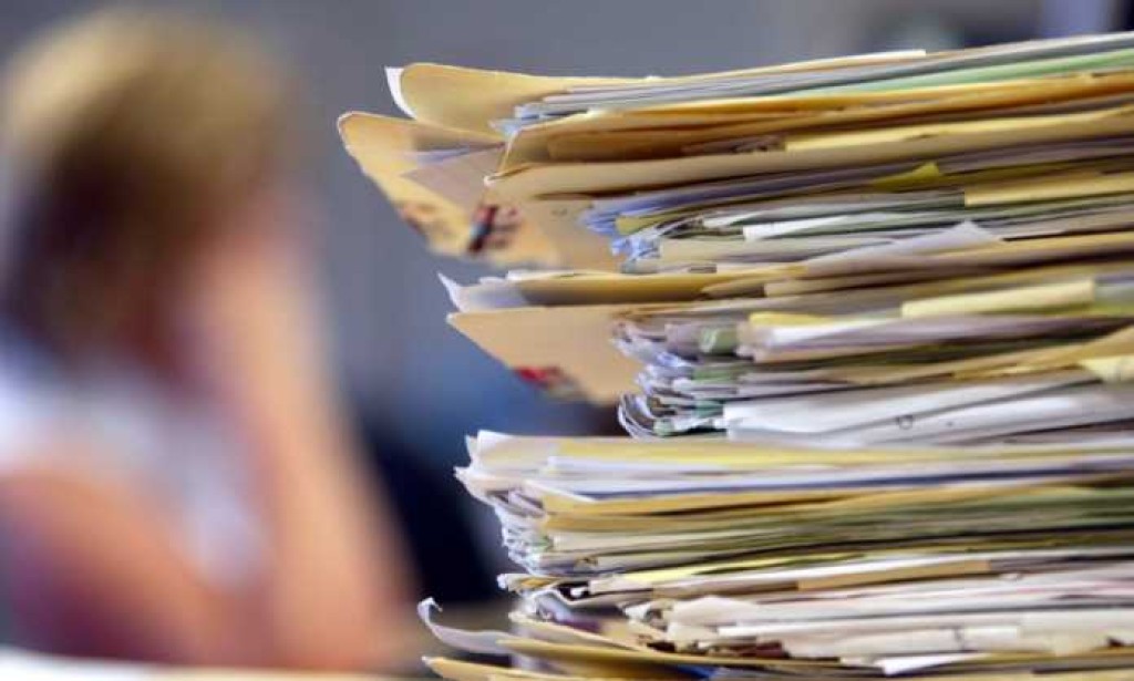 Νέο νομοσχέδιο κατά της γραφειοκρατίας: τρεις άξονες για… τέλος στις «ιστορίες καθημερινής τρέλας» με το Δημόσιο