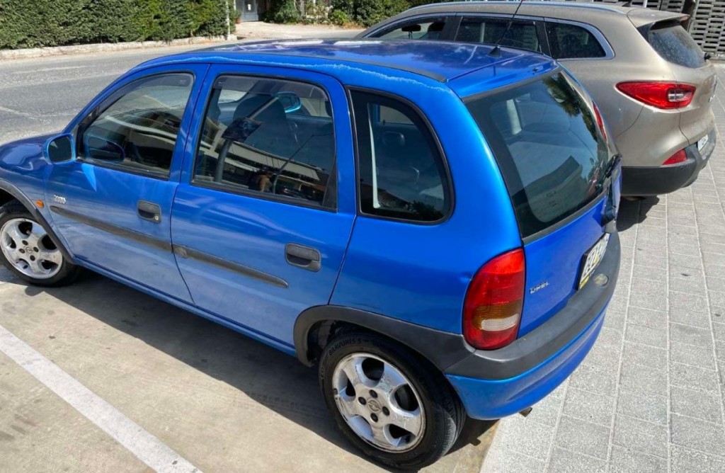 Γιατί πρέπει να χτυπάμε το καπό πριν μπούμε στο αυτοκίνητο το πρωί