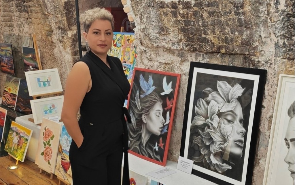 Η Αγρινιώτισσα εικαστικός Μαρίζα Ντζάλα συγκέντρωσε διθυραμβικές κριτικές στην έκθεση της ART WAY