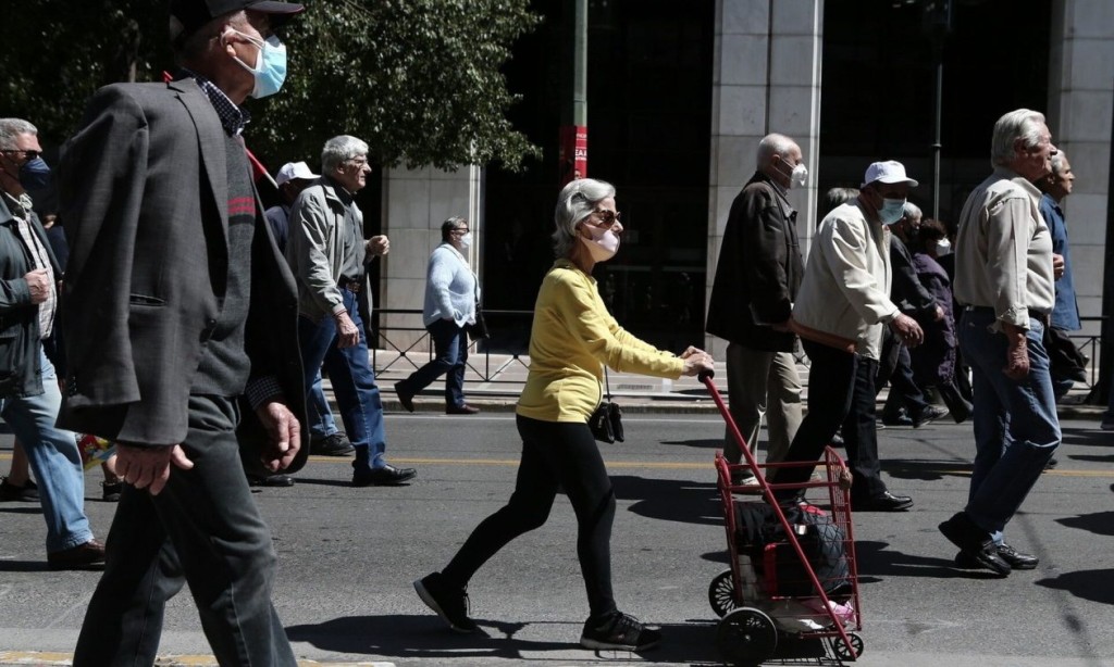 Περικοπή συντάξεων σε όσους δουλεύουν αλλά δεν το δηλώνουν - Οι εξαιρέσεις