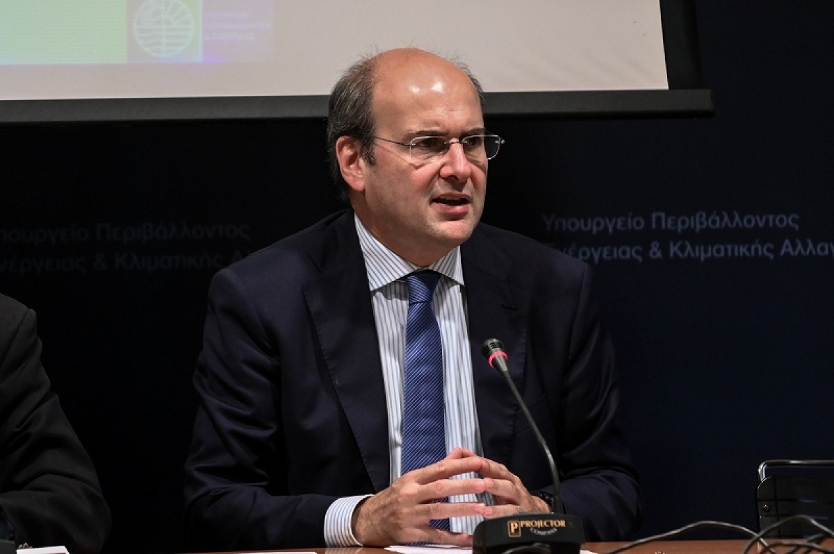 Χατζηδάκης: «Fake news τα περί κατάργησης του 8ωρου»