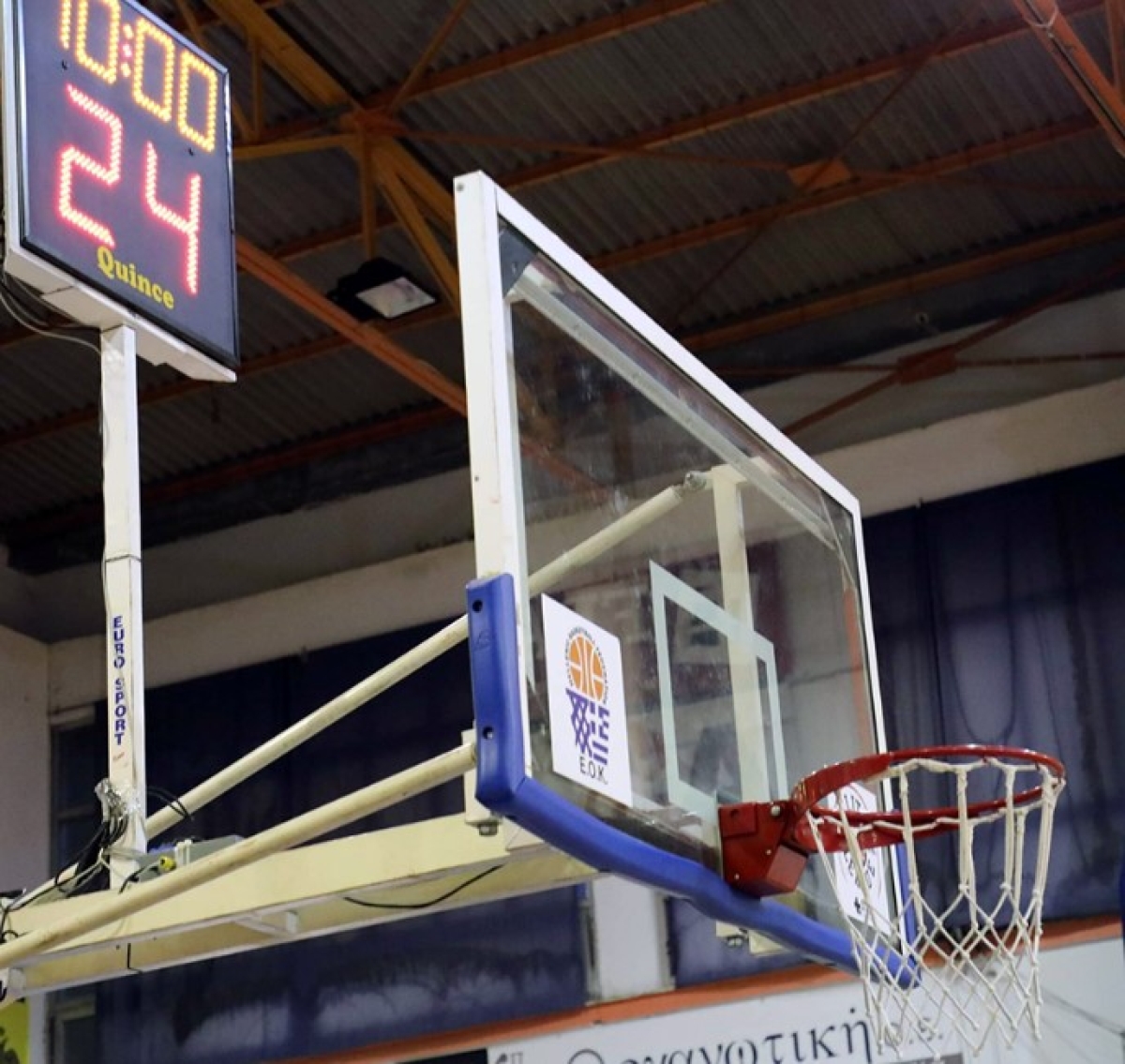 Η μπασκέτα… έσπασε και διακόπηκε ο αγώνας του ΑΟ Αγρινίου στην Καβάλα