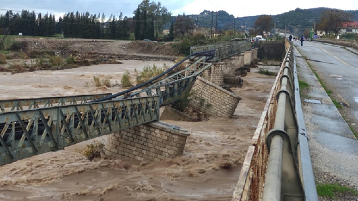 «Αφιέρωμα στη θρυλική σιδηροδρομική γέφυρα του Ευήνου»