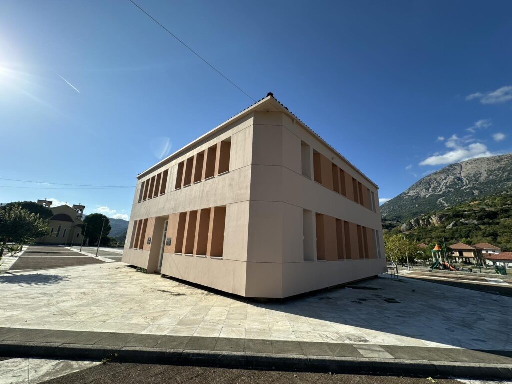 Η βιβλιοθήκη «στολίδι» του Εμπεσού ξαναβρίσκει την αίγλη της