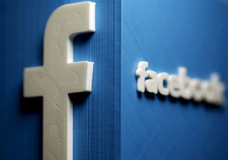 Τι αποκαλύπτουν για τον εαυτό μας τα status updates μας στο Facebook;
