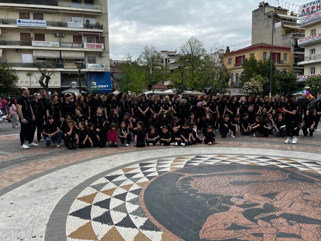 Αγρίνιο: Ξεχωριστή εκδήλωση από την «Ανεμώνη» στην πλ. Δημοκρατίας (φωτο-video)