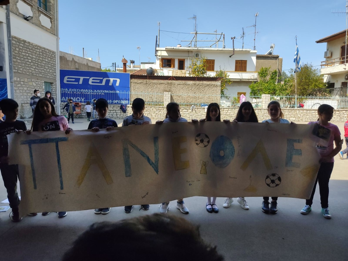 Στο 1ο Δημοτικό Σχολείο στο Νεοχώρι παίχτες του Παναιτωλικού
