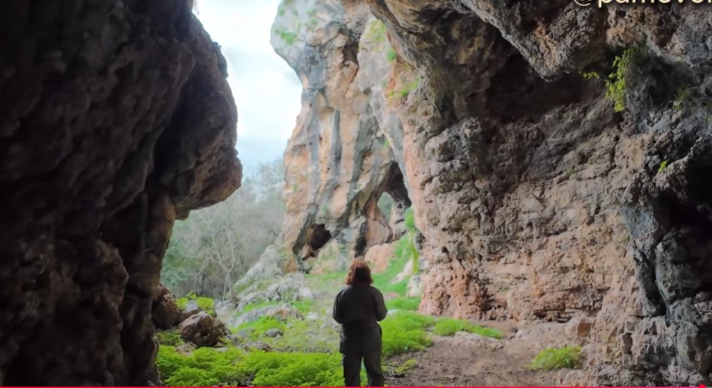 «Πάμε βόλτα» στην εντυπωσιακή Βραχοσπηλιά, στα Βλυζιανά Ξηρομέρου