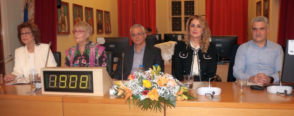 Παρουσιάστηκε στο Αγρίνιο το βιβλίο «Ακτινογραφώντας τον σύγχρονο κόσμο»