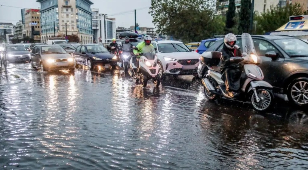Εξασθενεί η κακοκαιρία σήμερα – Ένας νεκρός στην Κομοτηνή