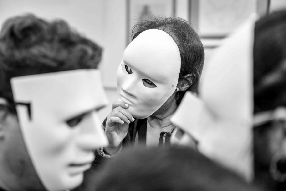 Η θεατρική παράσταση «ΑΠ’ ΤΗΝ ΑΡΧΗ...» στο Δη.Πε.Θε. Αγρινίου (Σαβ 13/5/2023 19:00)