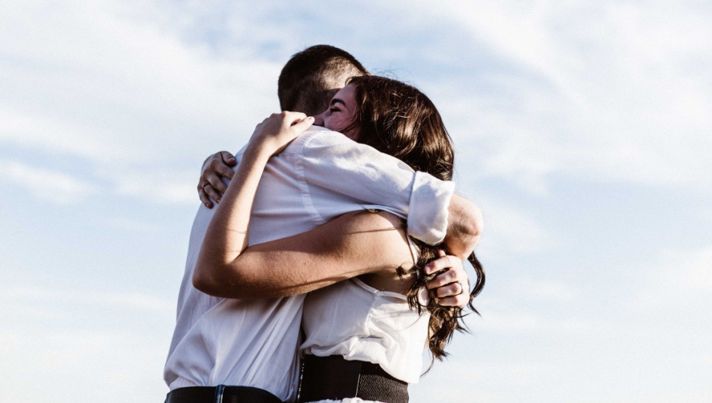 3+1 σημάδια που δείχνουν πως το άλλο σας μισό σκέφτεται να σας απατήσει