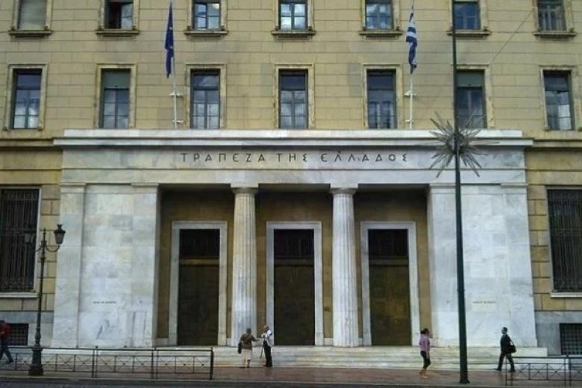 ΤτΕ: Πληθωρισμός, επιτόκια και αυξήσεις σε ενοίκια «βουλιάζουν» τα νοικοκυριά