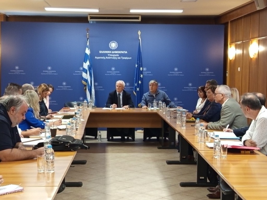 Σύσκεψη στο Υπουργείο Αγροτικής Ανάπτυξης και Τροφίμων υπό τον Γιάννη Ανδριανό για την ΚΥΑ ανακύκλωσης κενών πλαστικών συσκευασιών φυτοπροστατευτικών προϊόντων