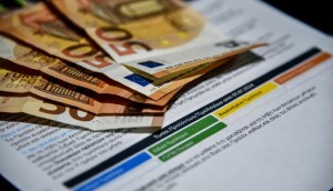 Ακόμη ένα… χρώμα στα τιμολόγια ρεύματος: «Προ των πυλών» το γαλάζιο με προσυμφωνημένη τιμή – Τι πρέπει να ξέρετε