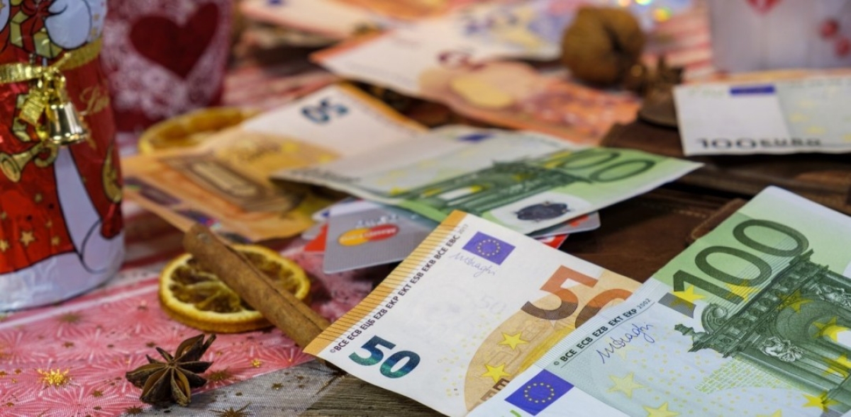 ΟΑΕΔ – Δώρο Χριστουγέννων 2022: Πότε πληρώνεται – Ποιοι θα πάρουν πρώτοι χρήματα