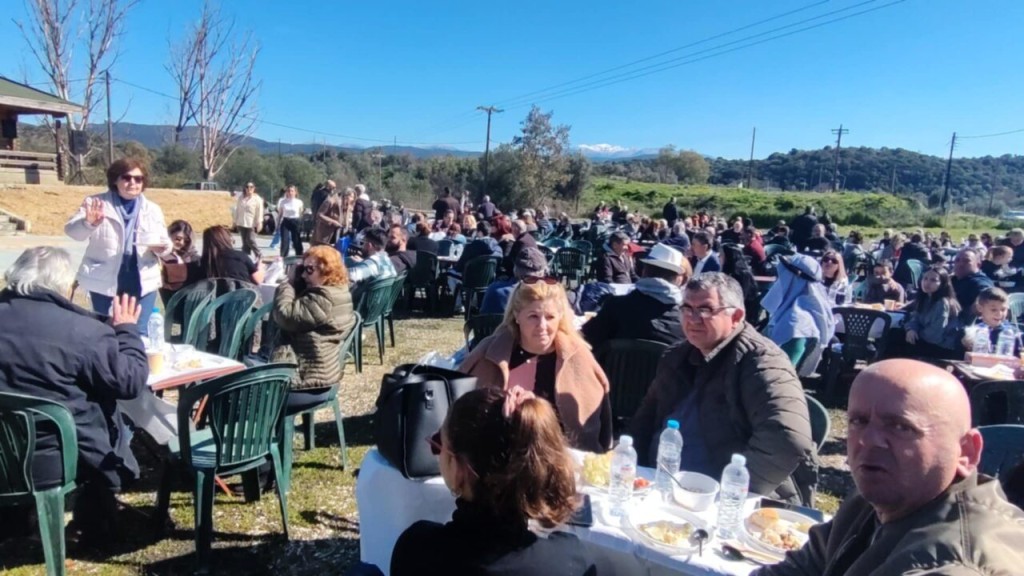 Καθαρά Δευτέρα στο Αγρίνιο: Μικροί και μεγάλοι στη Γέφυρα Στράτου για τα παραδοσιακά Κούλουμα