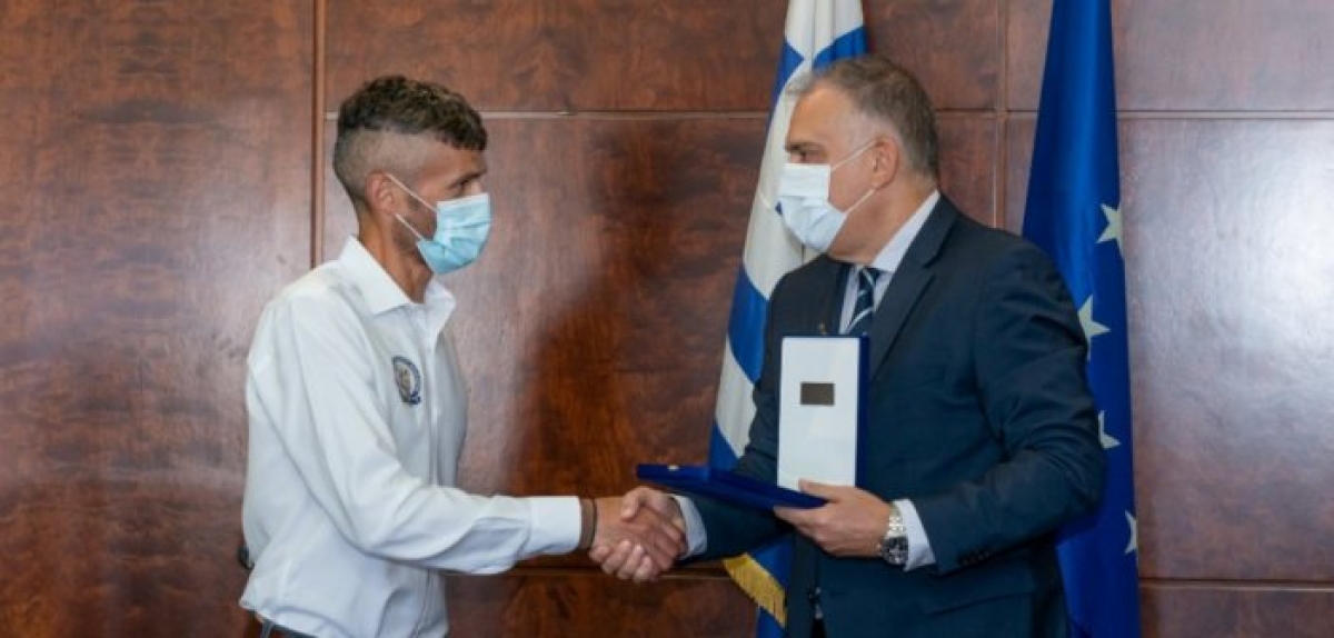 Τίμησε το θριαμβευτή του “Σπαρταθλου” Φώτη Ζησιμόπουλο και τον παραολυμπιονίκη Αντώνη Τσαπατάκη ο υπουργός Προστασίας του Πολίτη