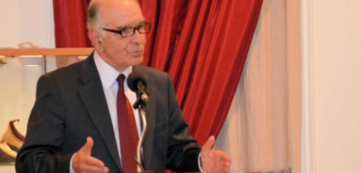 Ο Γιάννης Δακαλάκης ευχαριστεί όλους όσοι βρέθηκαν στην παρουσία του νέου του βιβλίου